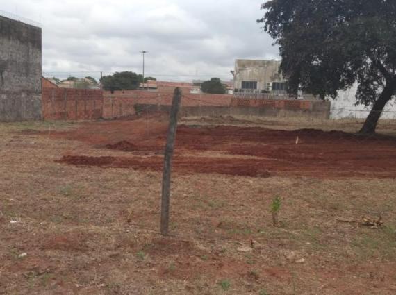 Terreno à venda no Universitário, Campo Grande