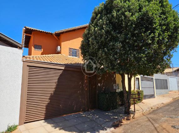 Sobrado à venda no Jardim Mansur, Campo Grande