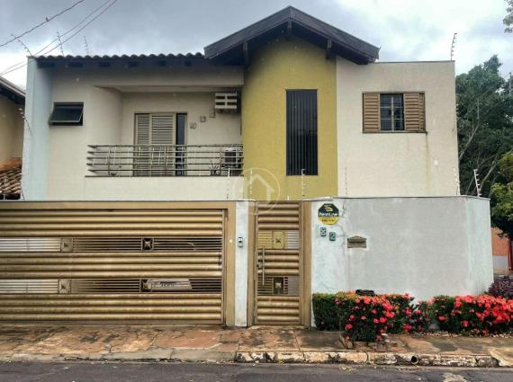 Sobrado à venda na Chácara Cachoeira, Campo Grande